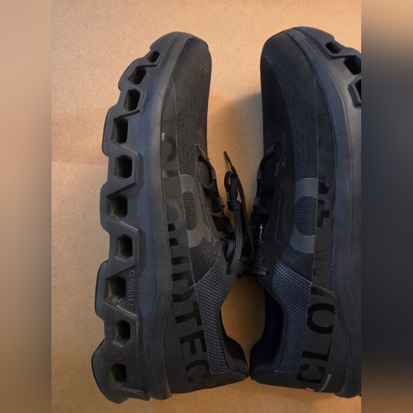 On Running Men Size 11 Cloudmonster - Picture 8 of 14